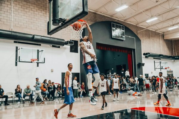Hochsprung-meisterschaft im basketball: tipps zur optimierung deiner dunk-technik!
